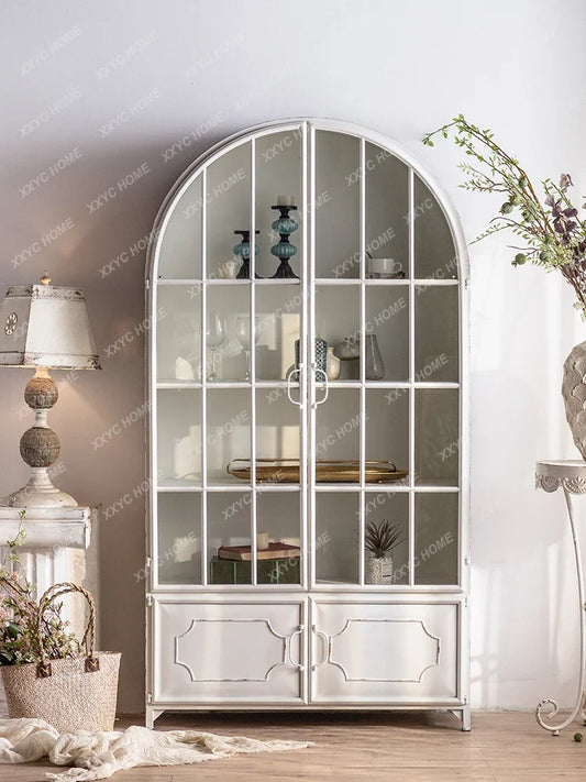 Estantería de arco de arte del hierro Retro de estilo francés, estantería de pared para sala de estar, color blanco con puerta de vidrio, gabinete de almacenamiento en el suelo, muebles de gabinete de vidrio