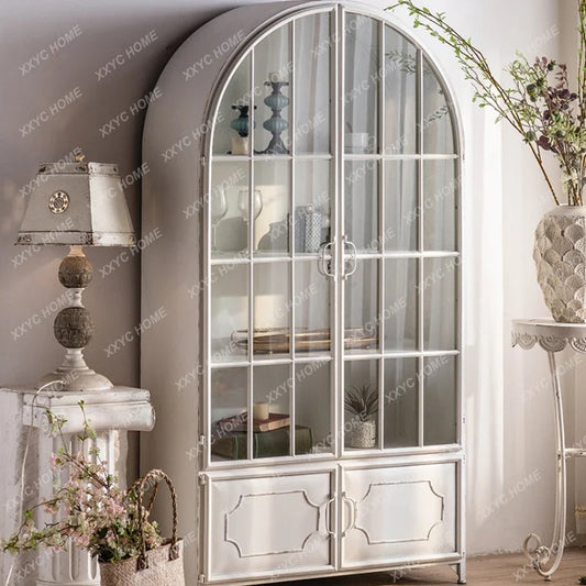 Estantería de arco de arte del hierro Retro de estilo francés, estantería de pared para sala de estar, color blanco con puerta de vidrio, gabinete de almacenamiento en el suelo, muebles de gabinete de vidrio